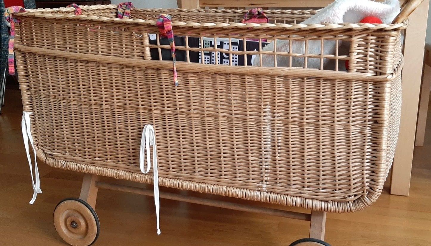 Berceaux: Schöner Stubenwagen aus Holzgeflecht – D'occasion à Zürich par agbre 1