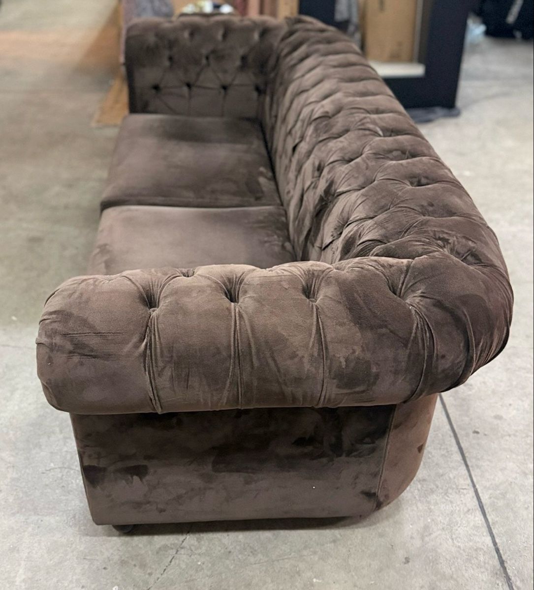Chesterfield Divani: Sofa Chesterfield Samt Stoff – Usato da Adliswil venduto da Relsip 1