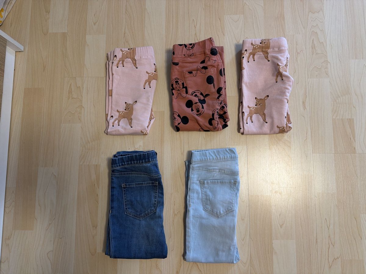 H&M Ensembles coordonnés: Mädchen Hosen Grösse 122/128 – D'occasion à Samedan par Tiina__93