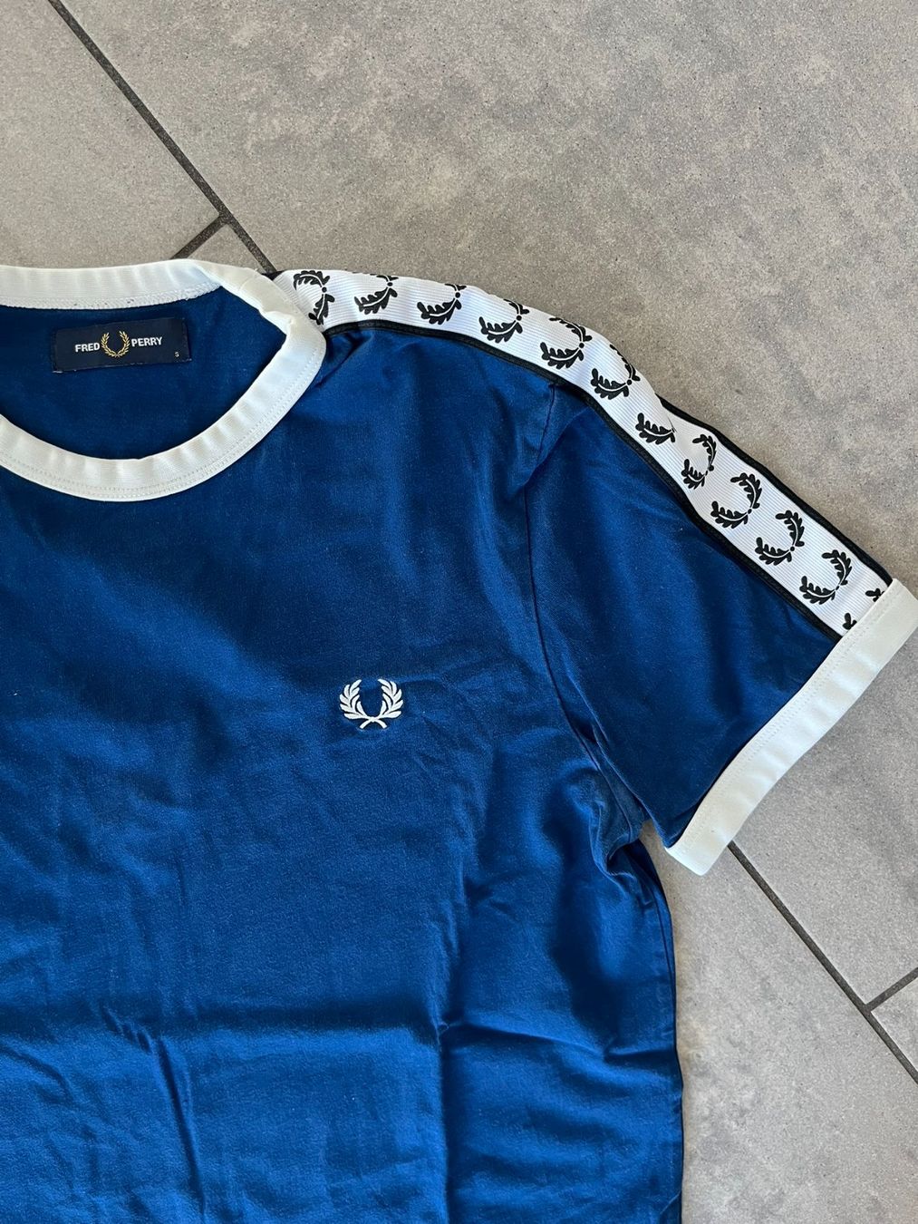 Fred Perry T-Shirts: FRED PERRY T-Shirt Blau – Gebraucht aus Otelfingen von Denis_ZH 2