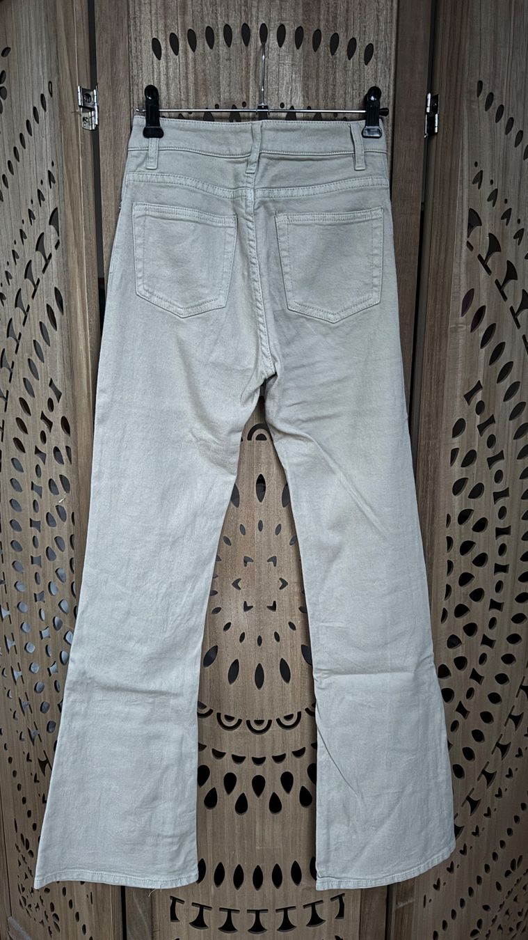 Brandy Melville Jeans: Brandy Melville Flared Jeans – Usato da Riedern venduto da leoni_m 1