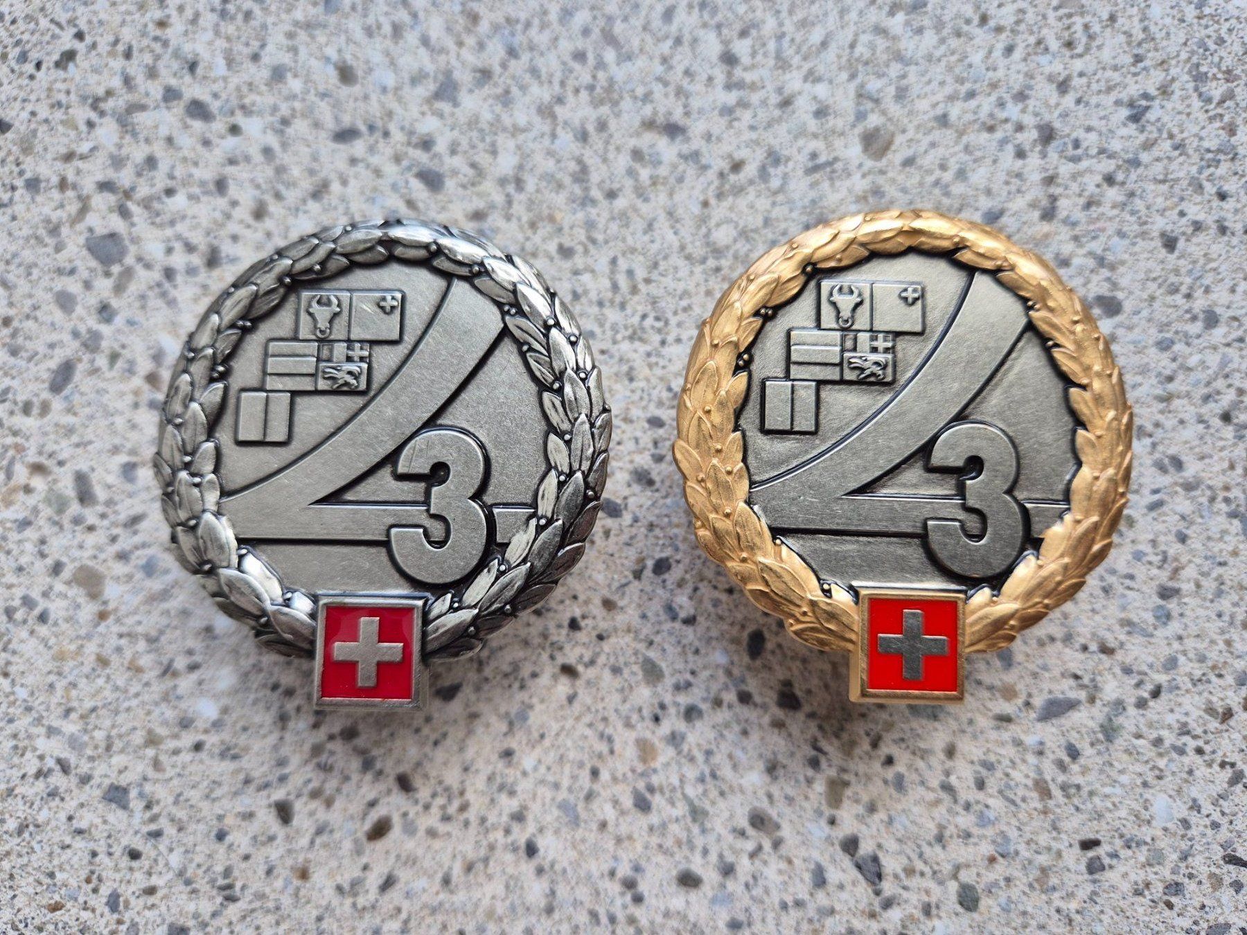 Schweizer Armee Placchette & Badge: *** Beretemblem Set Gold/Silber *** – Nuovo e nell'imballaggio originale da Riedholz venduto da fr_sIruP
