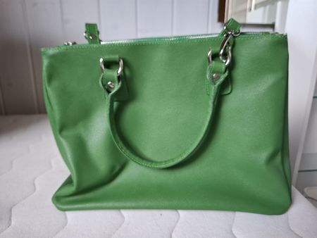 Colony's Milano Tasche aus Leder, neuwertig, Grün 🌱