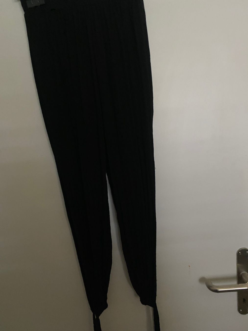 Pantaloni: Freizeithose schwarz Grösse XS – Usato da Allenwinden venduto da Obalu 1