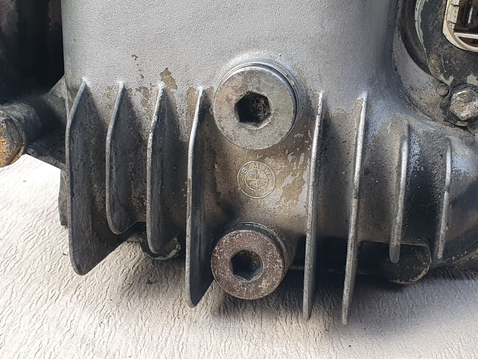 BMW Tutti pezzi di ricambio auto: BMW E30 Differential 3,73 mit 188er ohne Sperre – Usato da Zürich venduto da Jderwisch 8