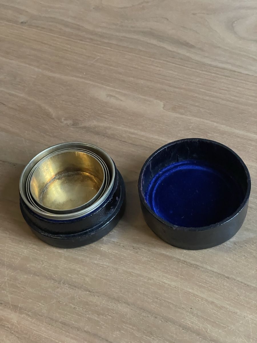 Contenitori & Simili: Faltbecher aus Metall mit Etui, antik – Usato da Fribourg venduto da Mymikrakra01 3