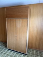 Geräumiger Schrank Holzmöbel mit Fachböden