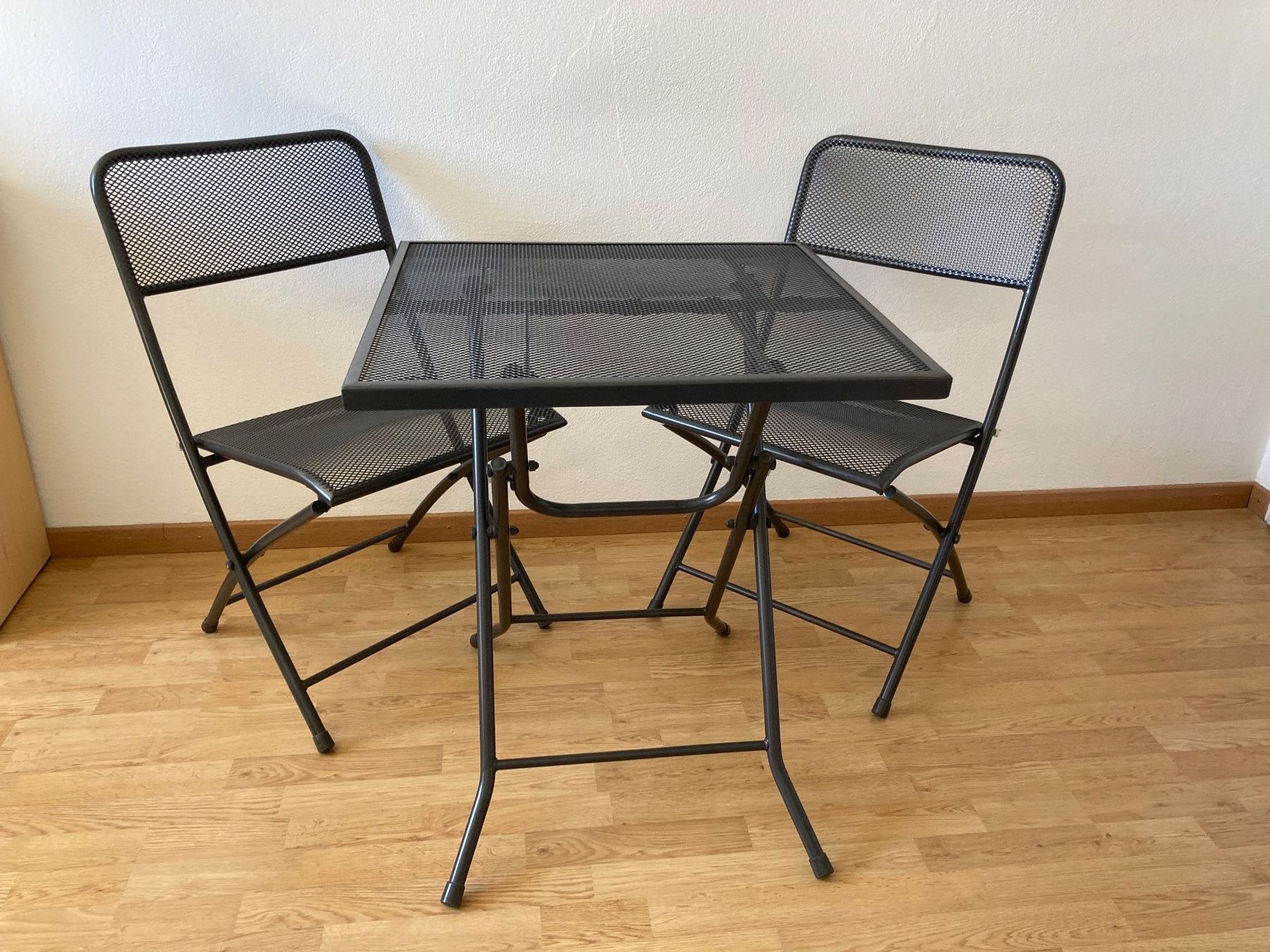 Set di tavolo e panche: Bistro-Set: Tisch + 2 Stühle – Usato da Samedan venduto da chickenrun01