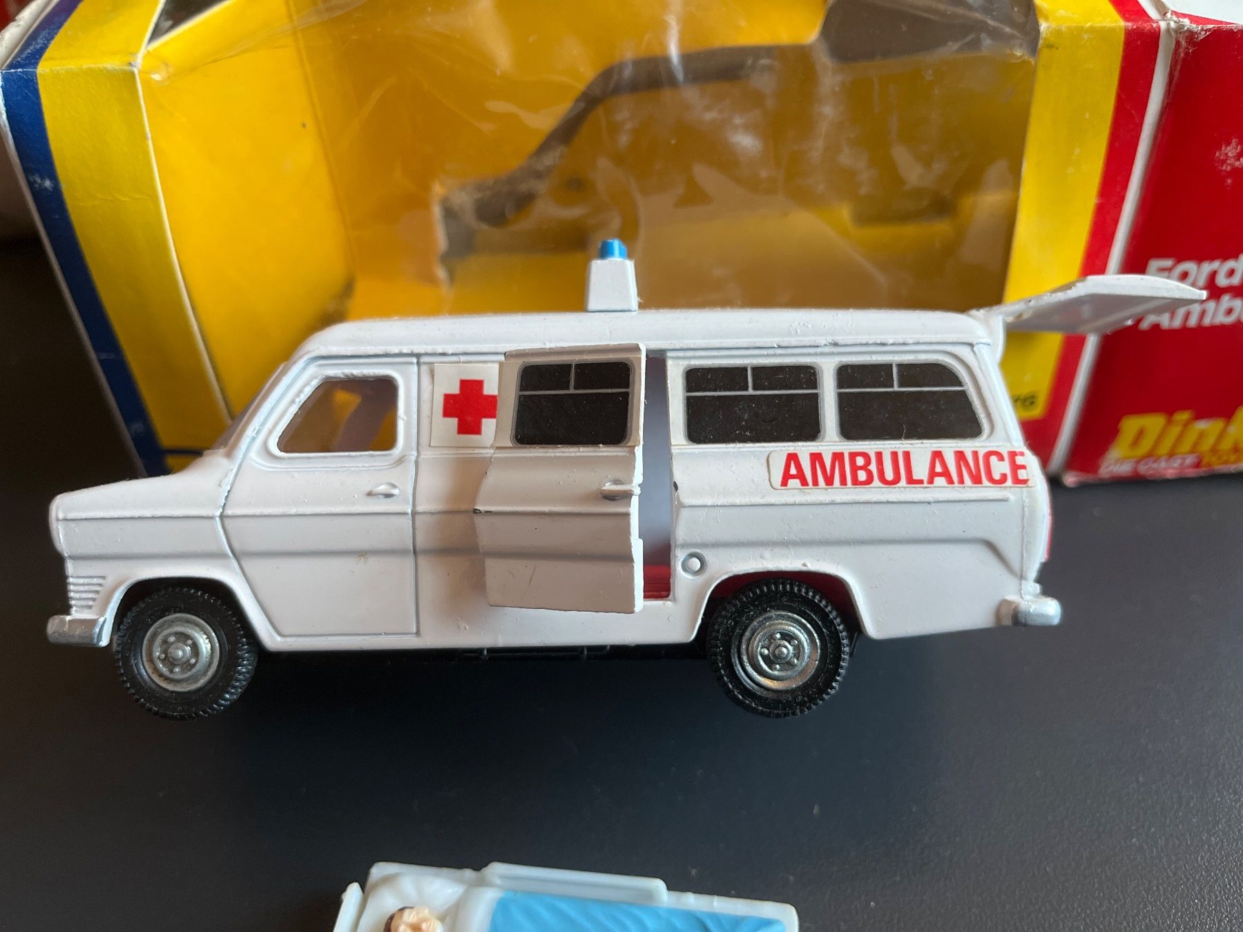 Dinky Toys Modellini d'auto: Dinky Toys Ford Transit Ambulance – Usato da Goumoens-la-ville venduto da sfornallaz 1