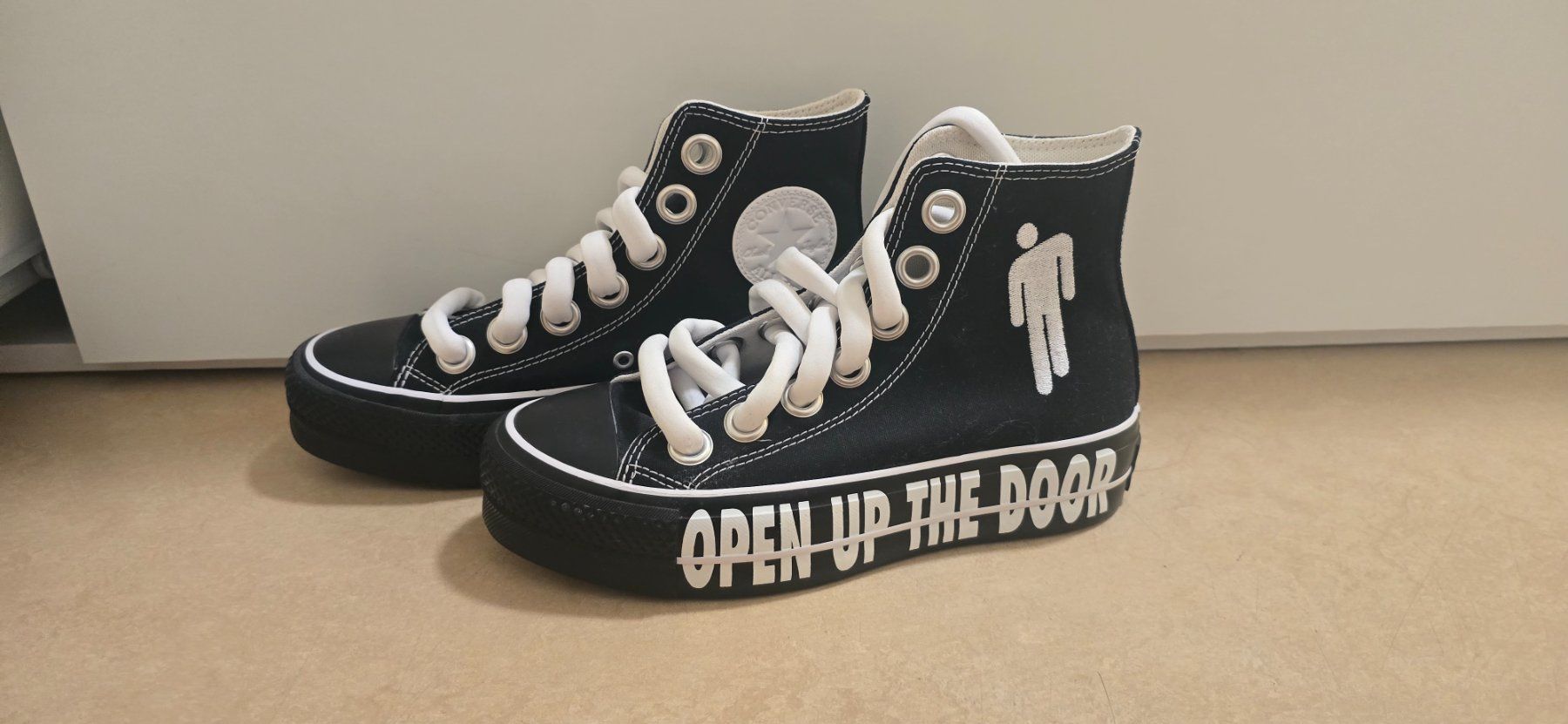 Scarpe da uomo: Billie eilish Convers EU 38 – Nuovo (secondo la descrizione) da Zürich venduto da Nexaro 1