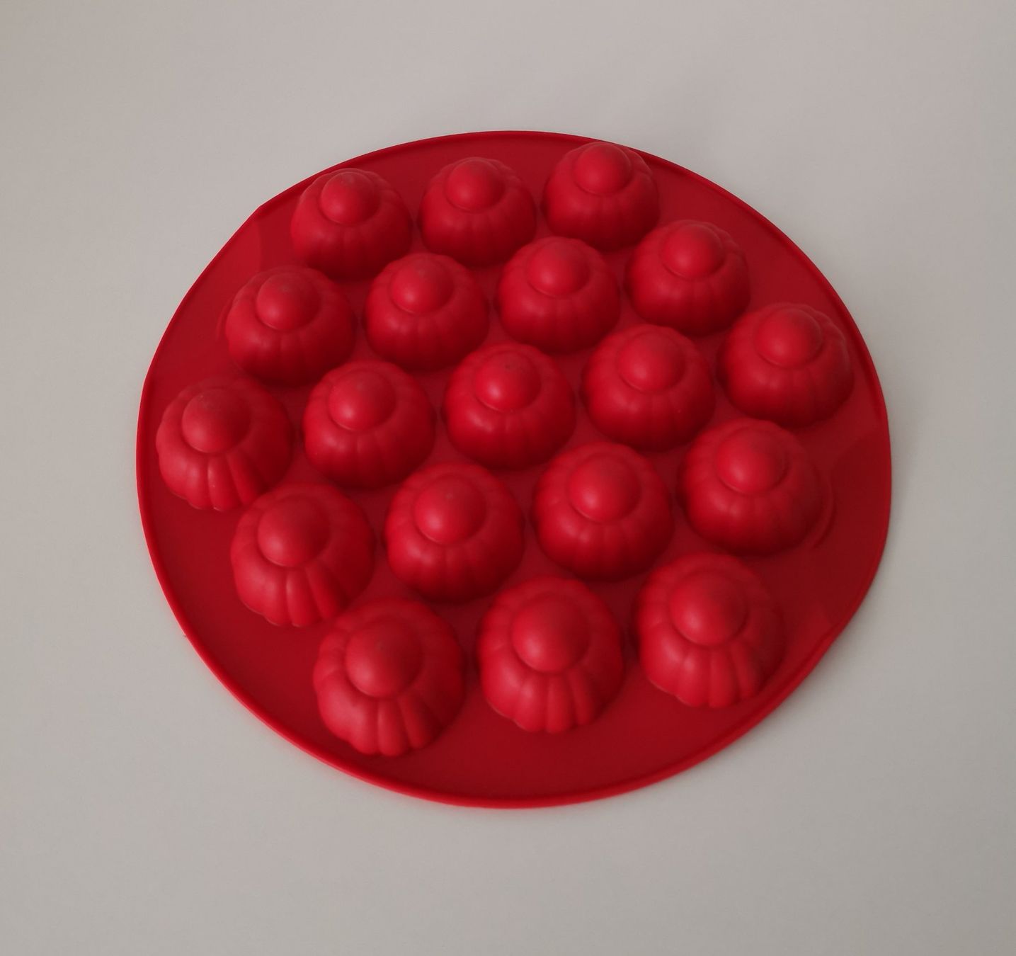 Tupperware Moules à gâteaux: Tupperware Apero Backform Silikon Abholen Chur oder Versand – Neuf avec emballage d'origine à Zürich par Pokiemon 2