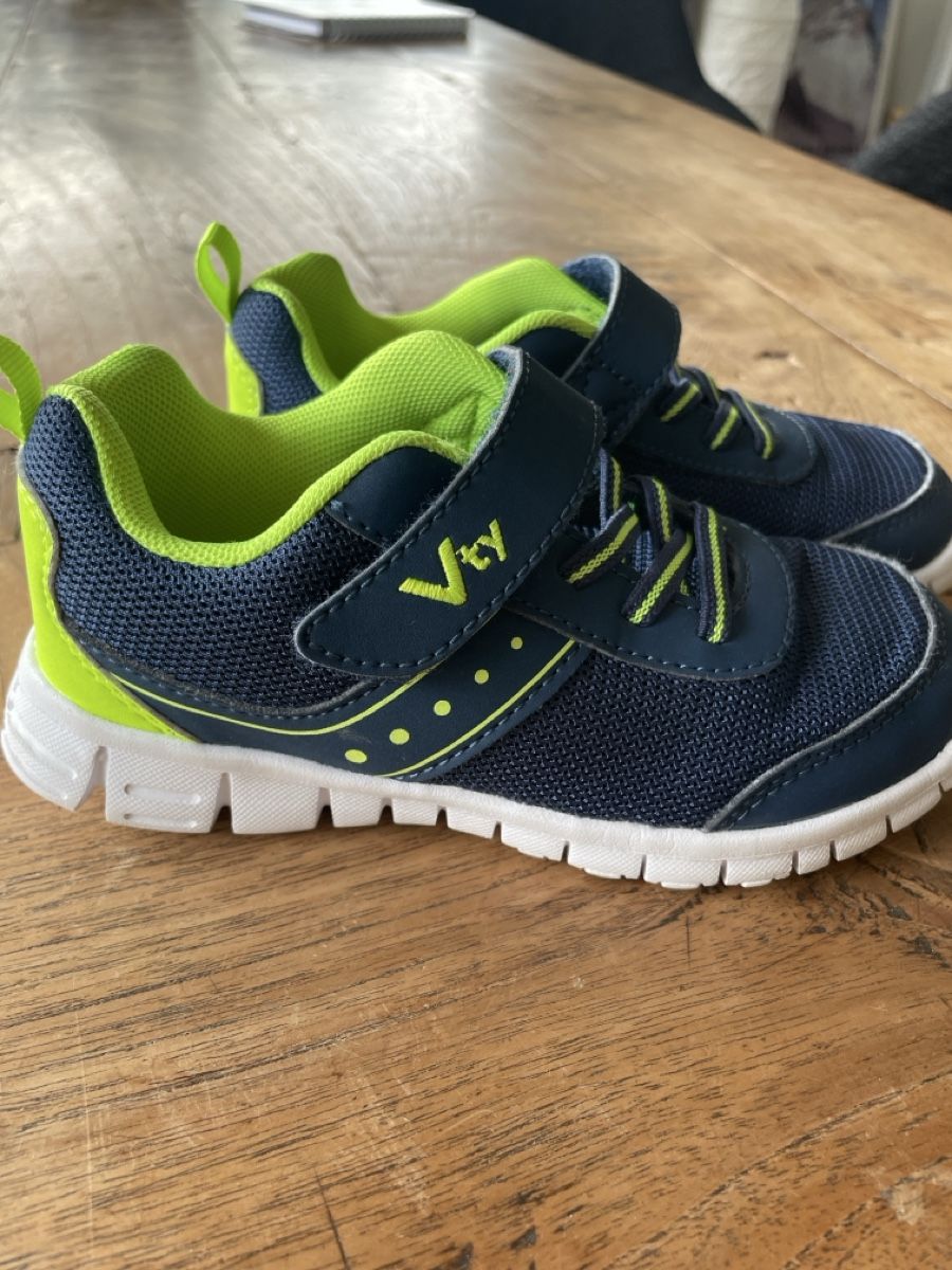 Chaussures garçon: VTy Sneaker – D'occasion à Heiligenschwendi par Mike73