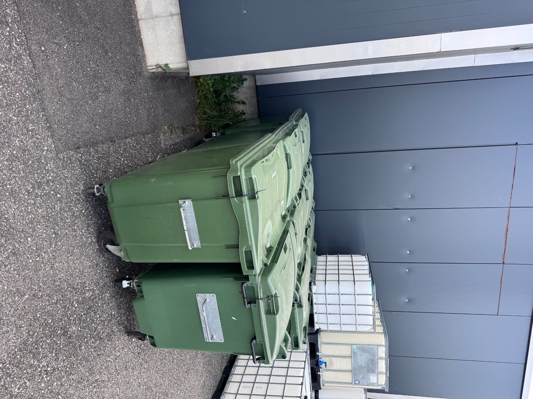 Korpus: Abfallcontainer Kunststoff Rollcontainer 800L grün – Gebraucht aus Wynigen von Andoo