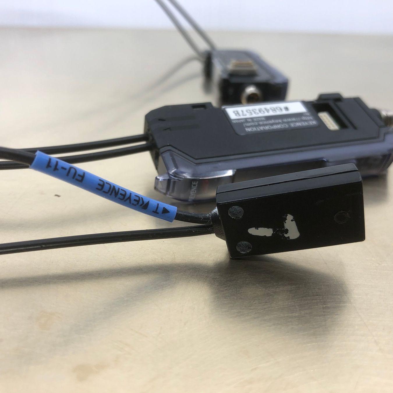 Componenti elettronici: Lichtleiter KEYENCE FS-V32CP & Keyence FU-11 – Usato da Laufenburg venduto da Sirluger 7