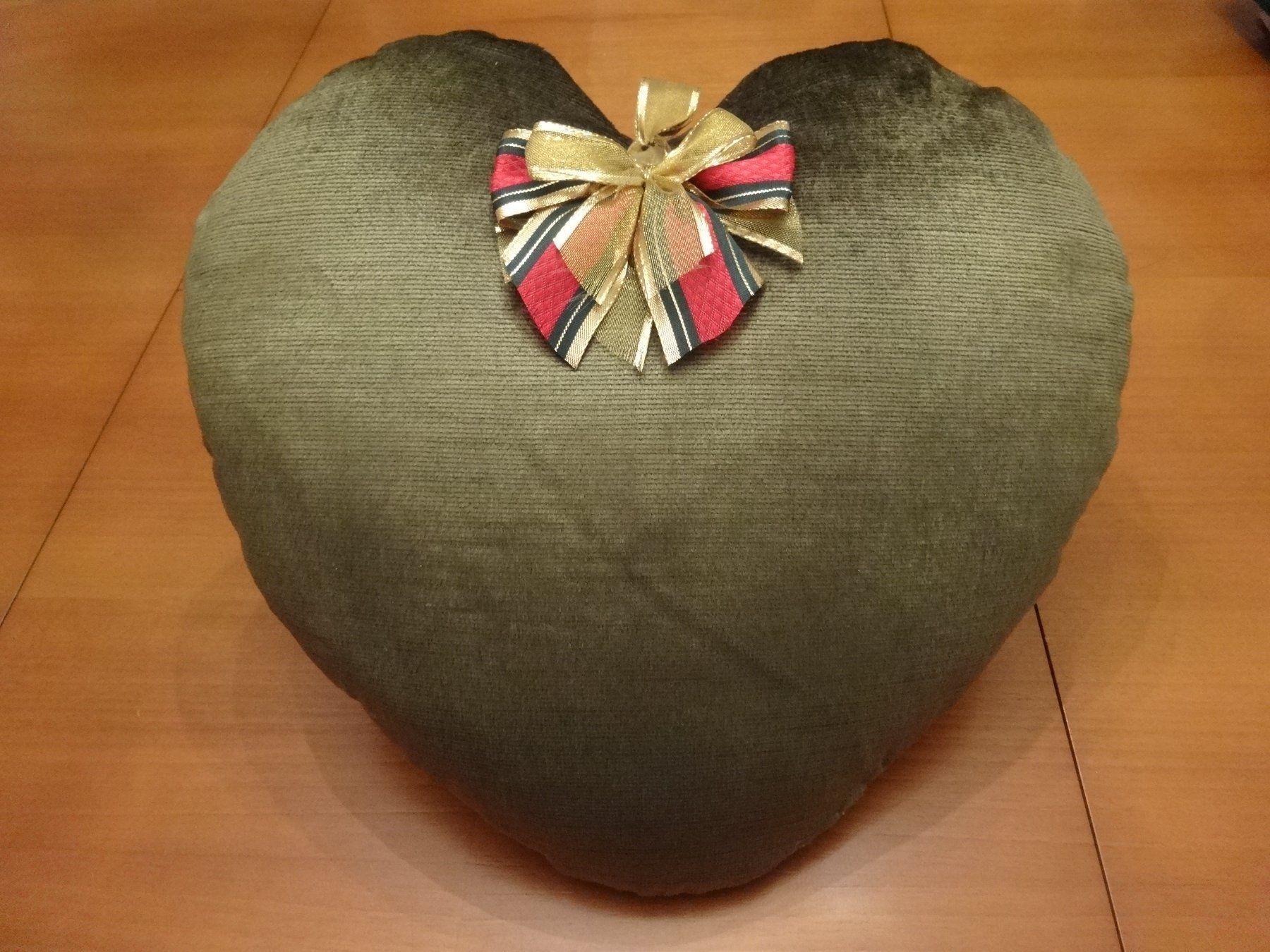 Cuscini: Coussin en velours. Pièce unique ! – Nuovo e nell'imballaggio originale da Biel/Bienne venduto da milamila02
