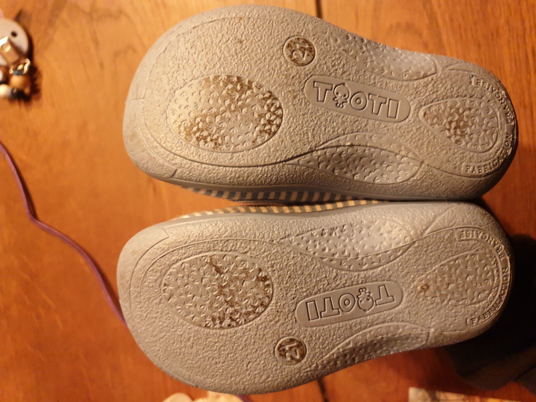 Schuhe für Jungen: Hausschuhe Grösse 21 – Gebraucht aus Reutigen von Easy0807 1