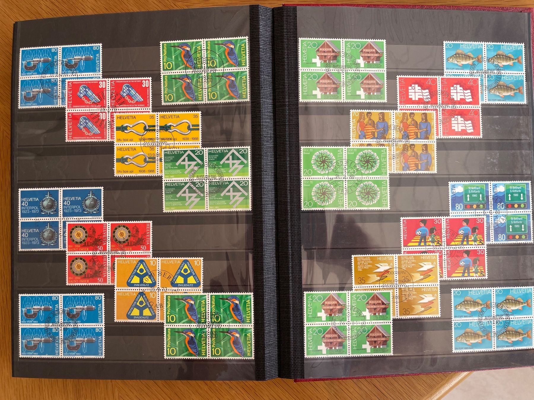 Tutti i francobolli: 20 blocs, festival de couleurs – Usato da Sonceboz-Sombeval venduto da Comment2