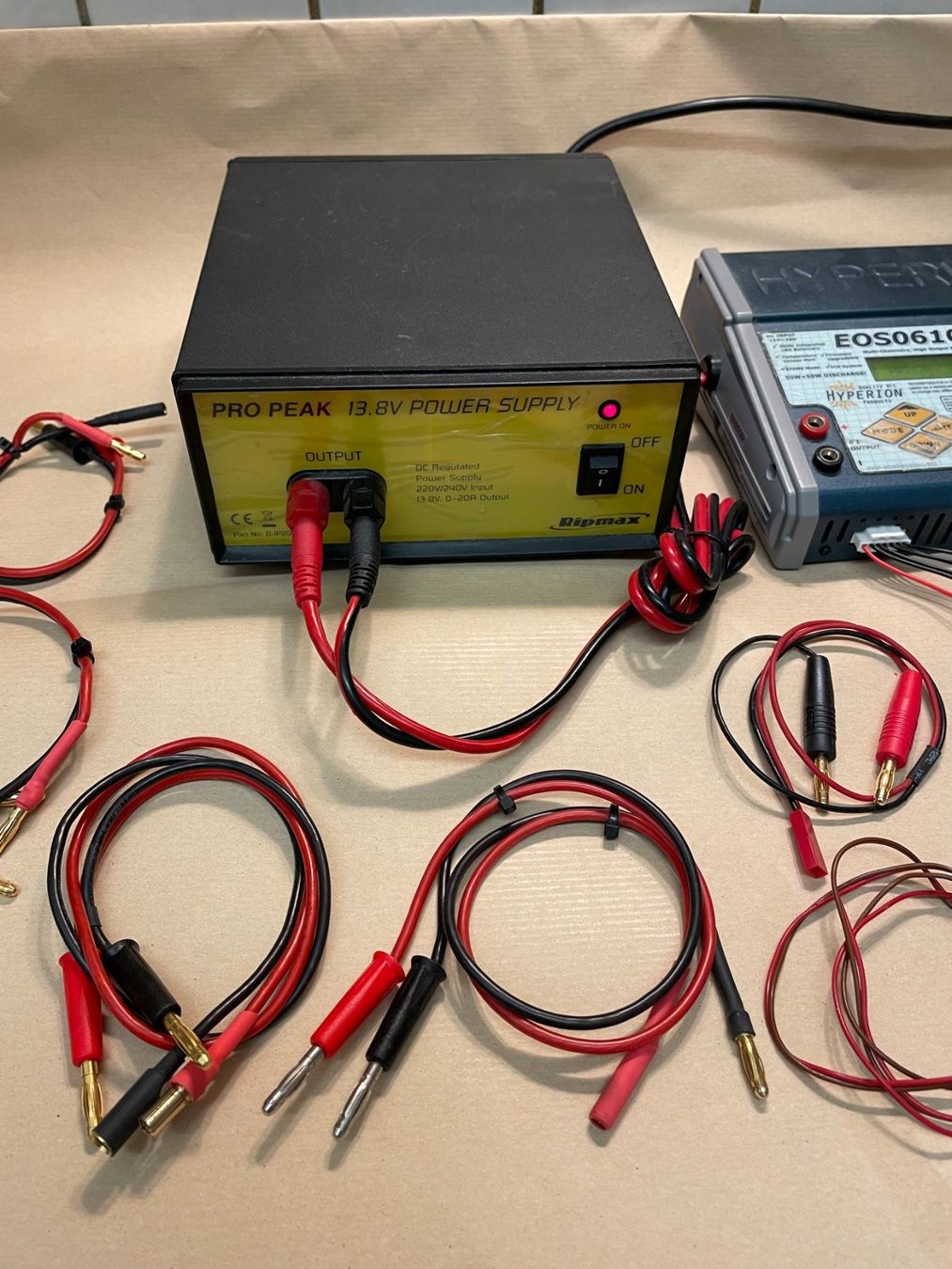 Hyperion Akkus, Ladegeräte & Netzgeräte: Hyperion Ladegerät und Power Supply – Gebraucht aus Winterthur von Mustangp51 2