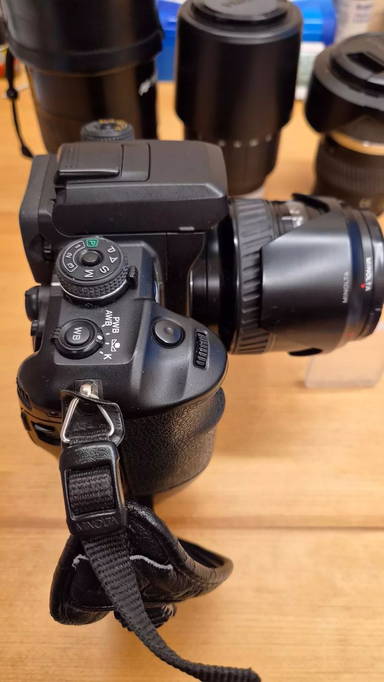 Konica Fotocamera: Konica Minolta Dynax 7D - Komplettset – Usato da Rehetobel venduto da rechtobler