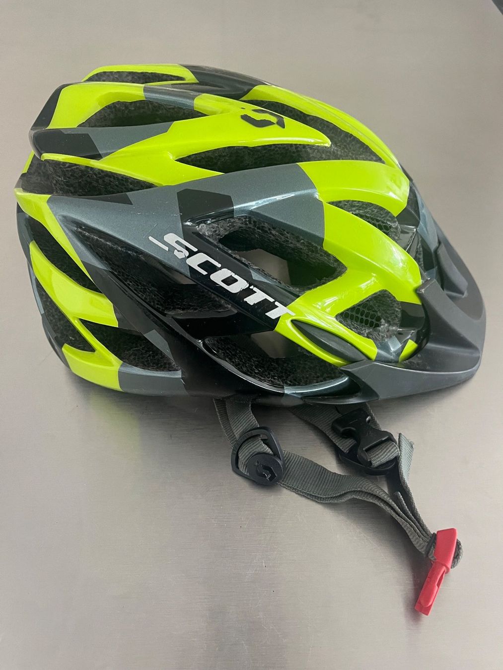 Scott Caschi: Velohelm Scott – Usato da Volketswil venduto da gruezipistole