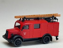 VE1- Roco Mercedes  Feuerwehr Rüstwagen