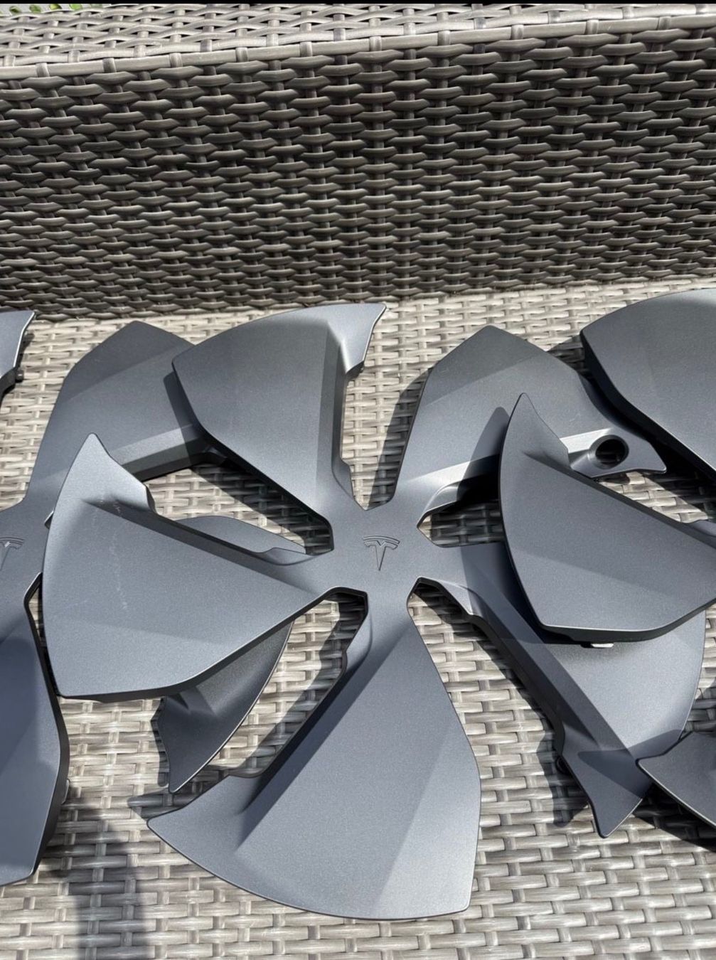 Tesla Cerchioni: Tesla Model Y 19" Crossflow Radkappen – Nuovo (secondo la descrizione) da Oberengstringen venduto da Palibal 2