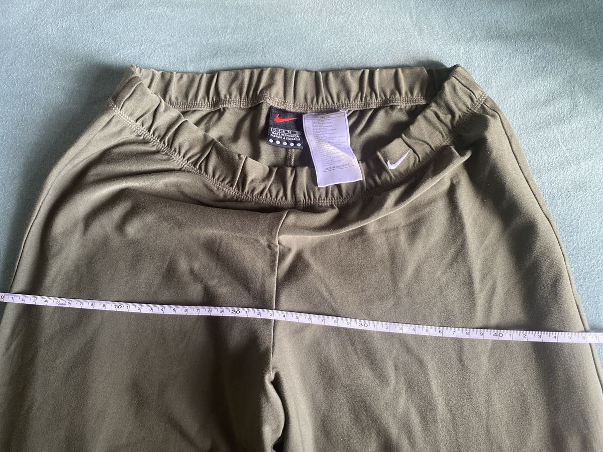 Nike Pantaloni: Trainer Hosen Nike, Olive, Gr XL – Usato da Gümligen venduto da Primeselection 3
