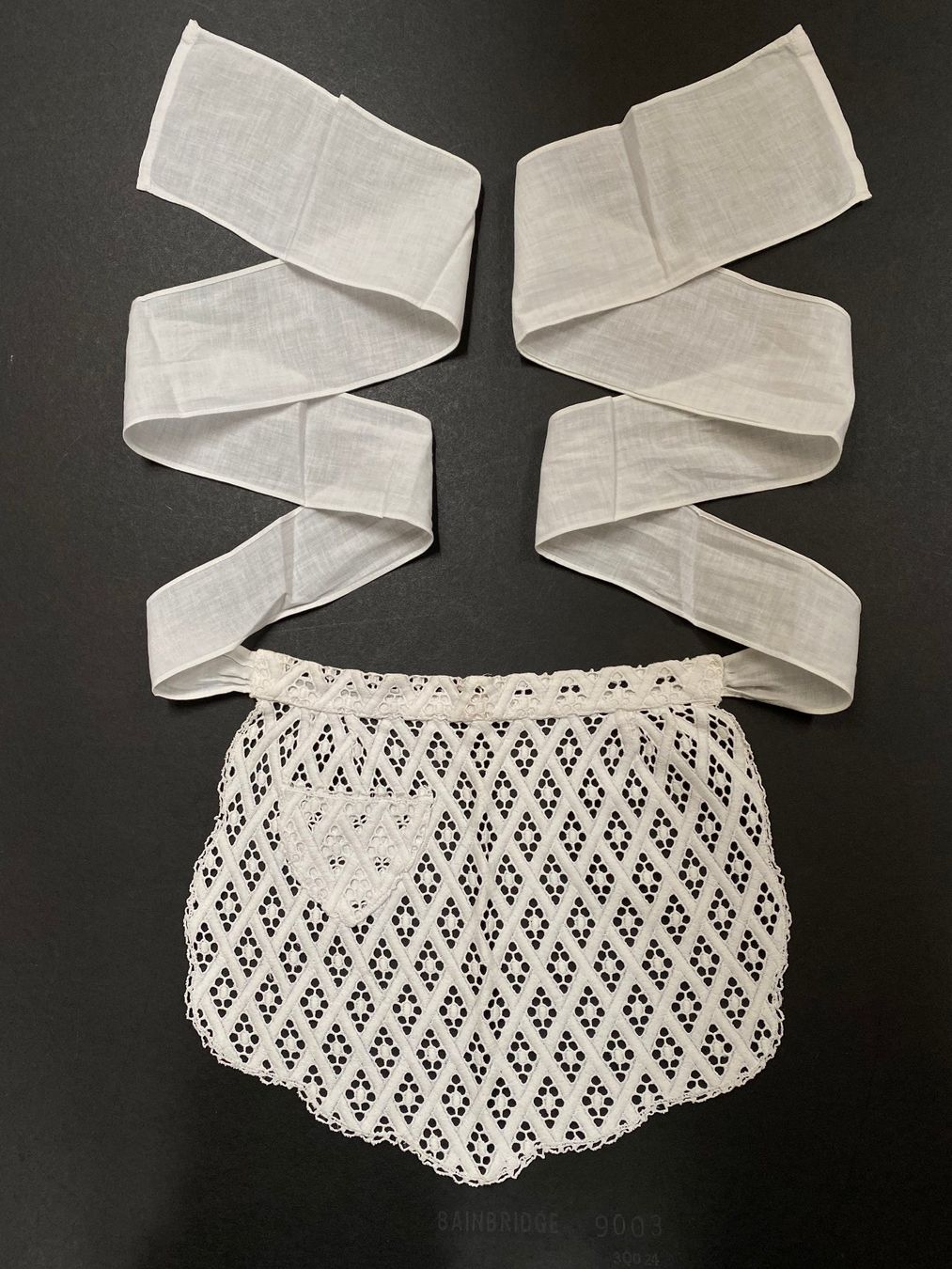 Abbigliamento & accessori d'epoca: Vintage Servierschürze – Usato da Schaffhausen venduto da VintageCity 7