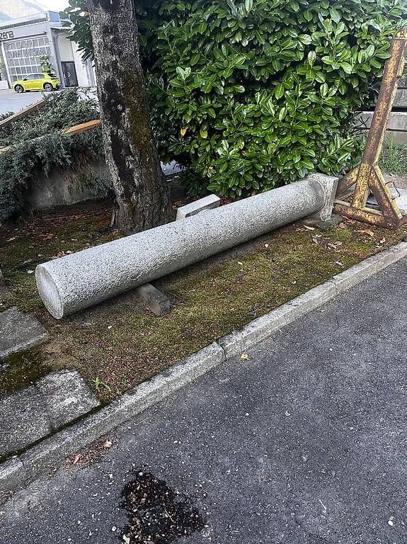 Pierres & tuiles: Granitsäule – D'occasion à Riazzino par ari_5j5d