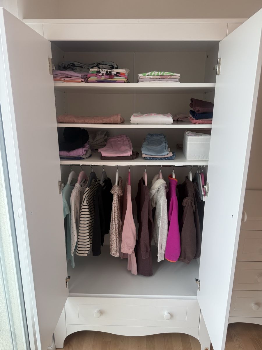 Armadi: Kinderzimmer Set, Kleiderschrank, Kommode & Bett – Usato da St. Gallen venduto da gat_kp29 3