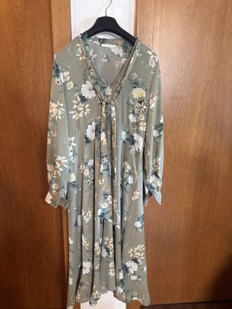 Langarm Kleid geblümt