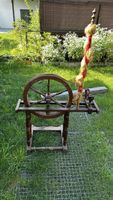 Antikes Spinnrad aus Holz