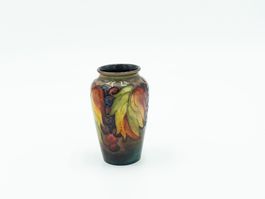 Moorcroft Vase - England, Reliefdekor - Ref. 06/36