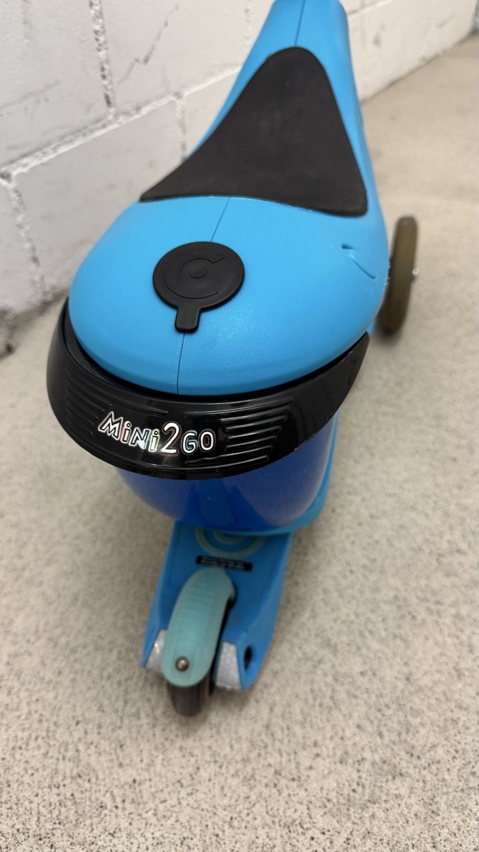 Micro Kickboard: Micro Mini2Go Kinderroller blau mit Sitz guter Zustand – Usato da Schlieren venduto da SusakS 2