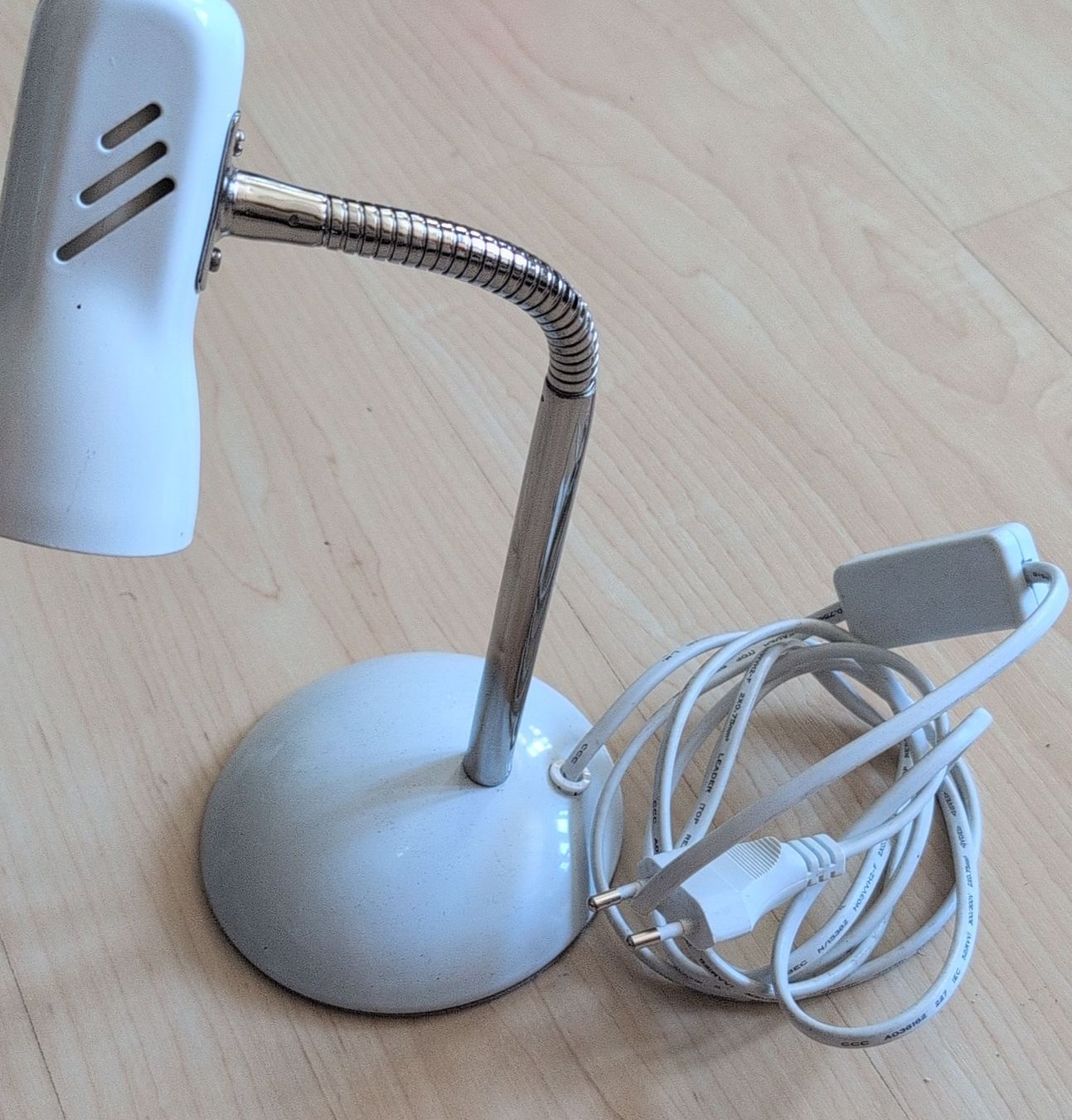Lampade: Schreibtischlampe weiss flexibel – Usato da Grüningen venduto da Nickyemolient