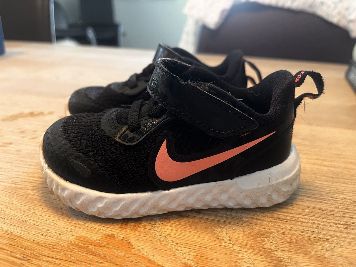 Nike Scarpe per ragazzi: Nike Schuhe Grösse 21 – Usato da Pfäffikon ZH venduto da Carmen_hcd