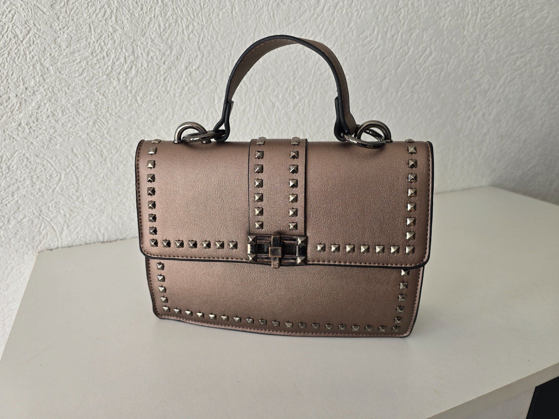 Taschen für Damen: Sac clouté bronze métallique – Neu (gemäss Beschreibung) aus Les Verrières von kitel79 1