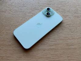 Apple iPhone 15 128 GB Grün – Akku 100% – sehr gepflegt