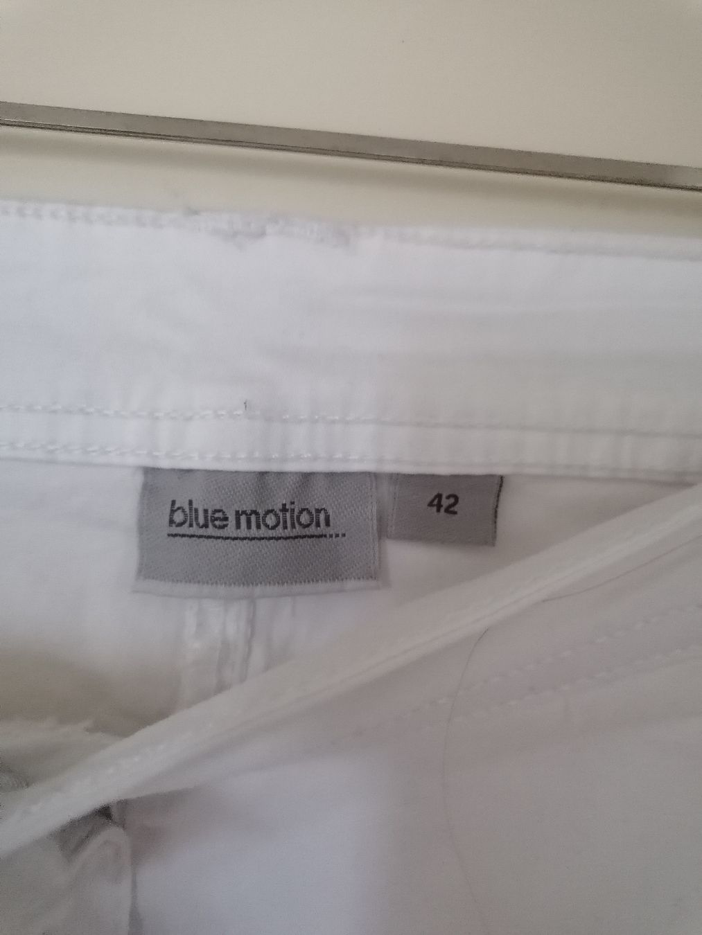 Pantaloni: Shorts Weiss NEU – Nuovo e nell'imballaggio originale da Zug venduto da Annina29 3
