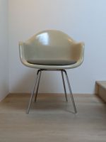 Eames Fiberglas Armchair in parchment (oliv grün) 1970er