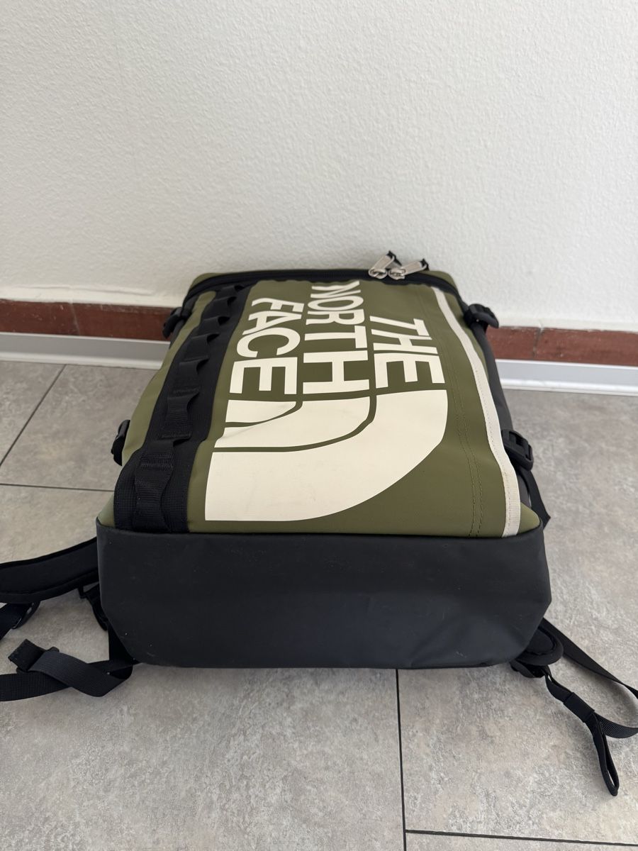 Zaini: The North Face Base Camp Fuse Box 30L – Nuovo (secondo la descrizione) da Thun venduto da sNo0p 4