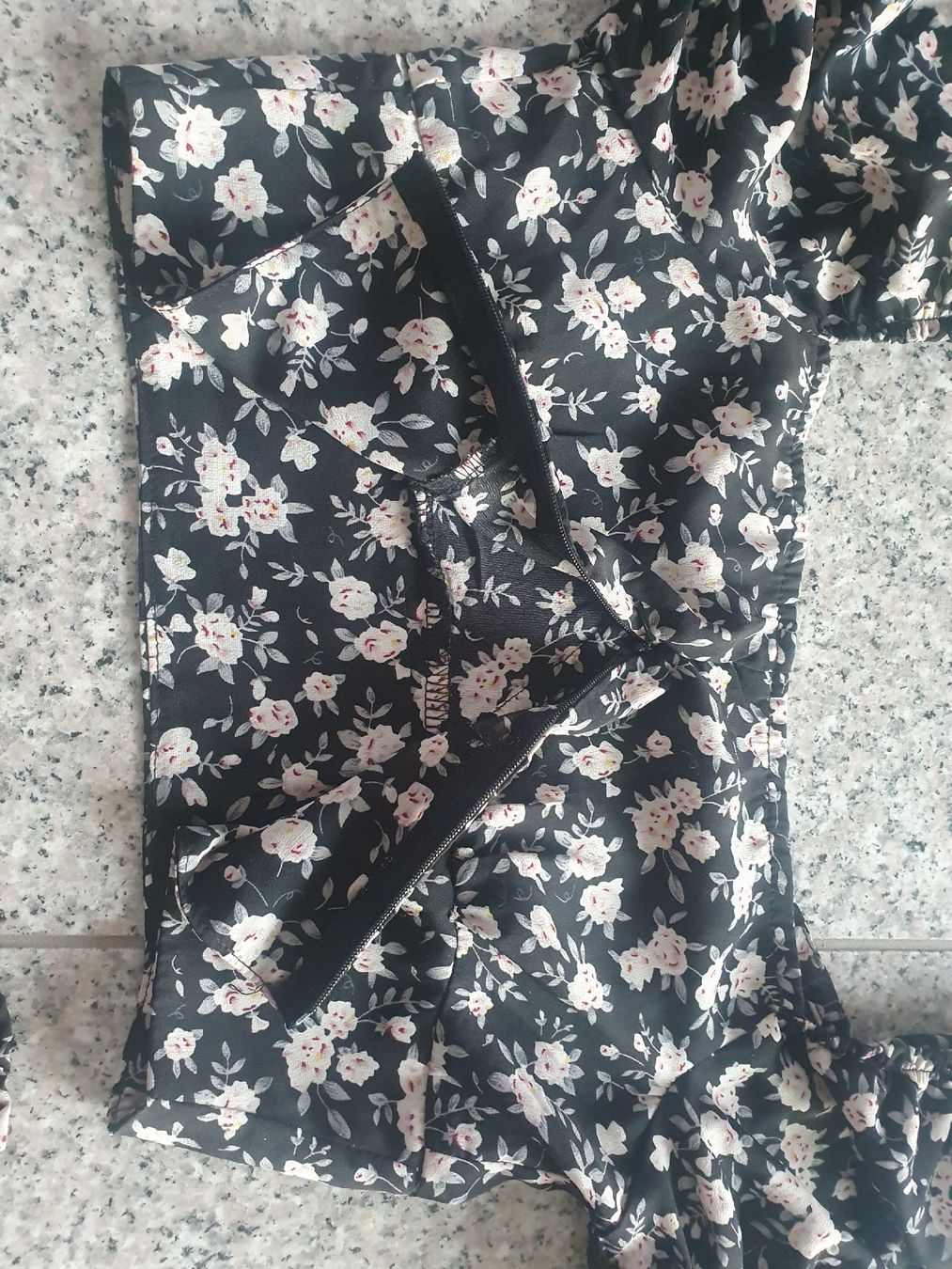 Röcke: Sommer Set: Top + Mini Rock, Blumenmuster, Gr. 34 – Gebraucht aus Moosseedorf von Sonnenschein.. 1