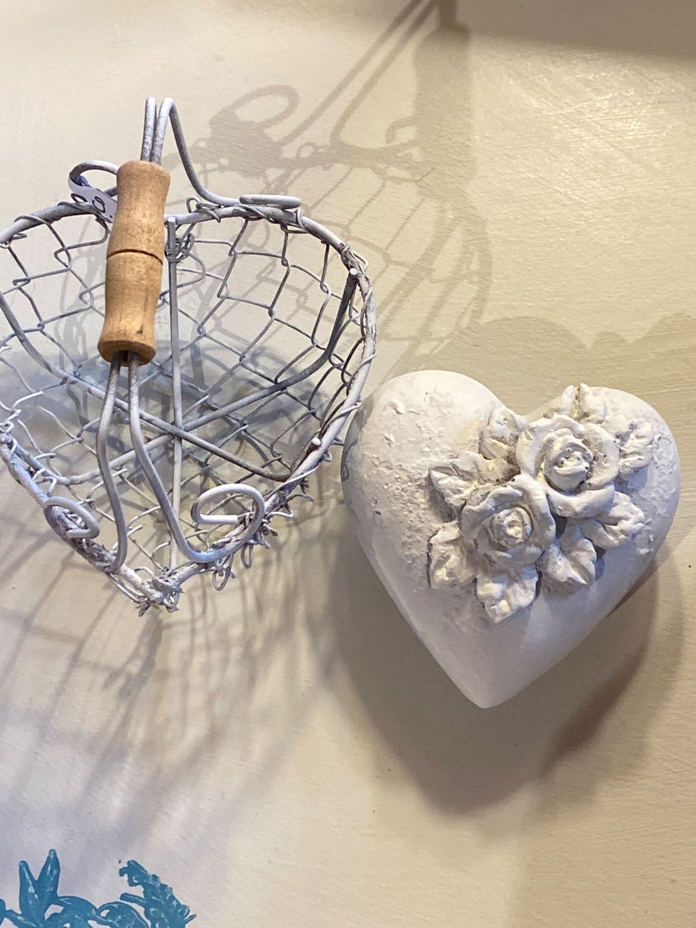 Tutte le decorazioni: SHABBY CHIC DEKO HERZ MIT KORB – Usato da Meienried venduto da ManuelaBoutique 4