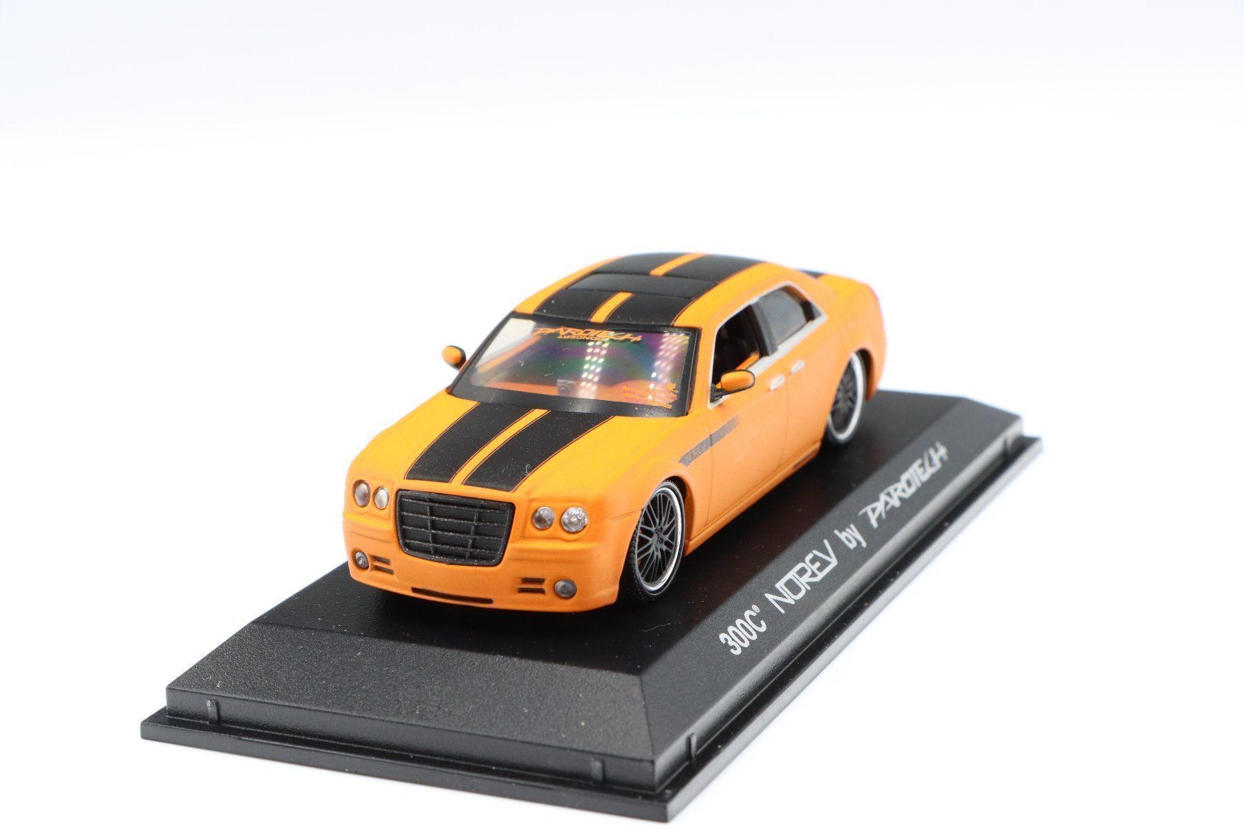 Chrysler Modellini d'auto: Chrysler 300C Parotech 2007 1:43 Norev – Nuovo e nell'imballaggio originale da Bühl b.Aarberg venduto da modelldiecast 5