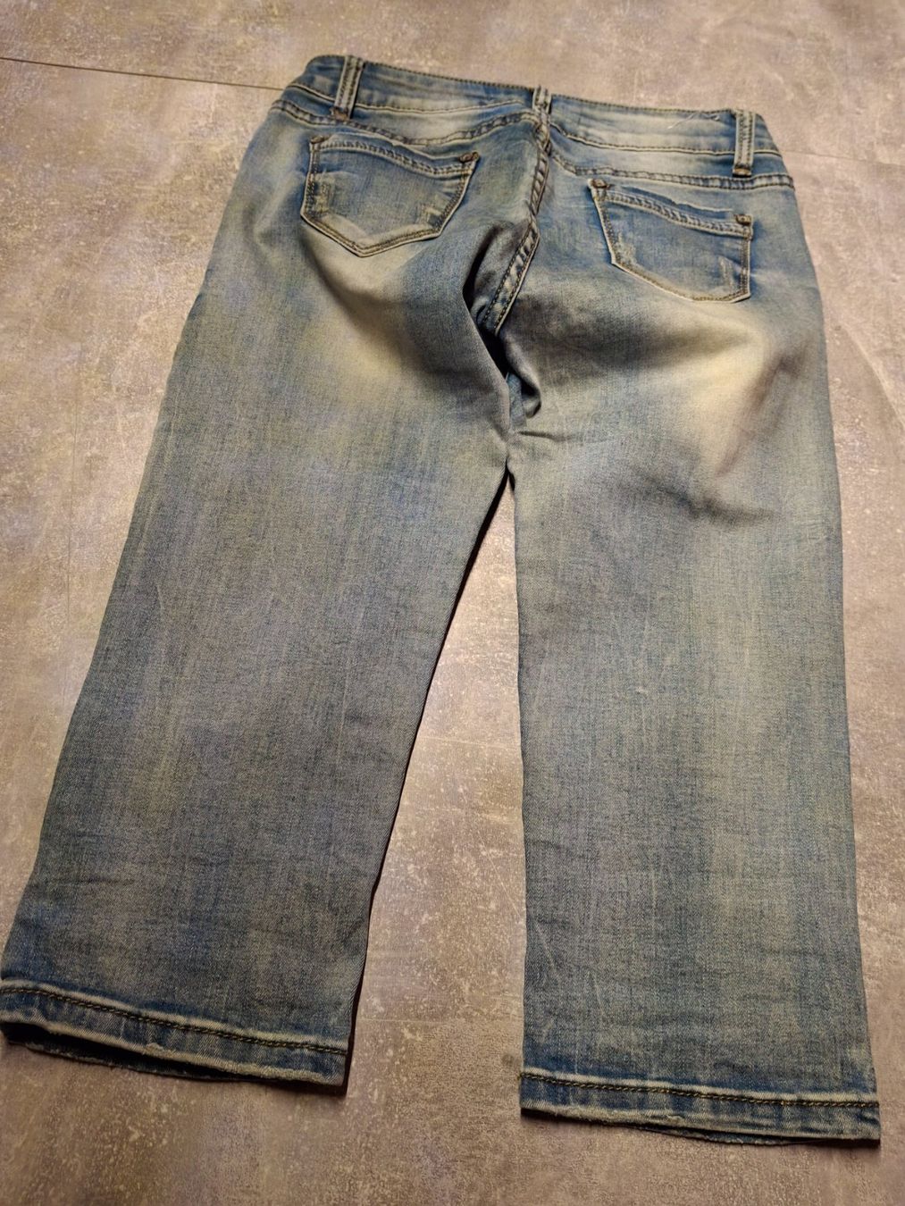 Jeans: Pantalon jeans taille M marque Newplay – Gebraucht aus Villiers von san_jn5w 6