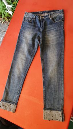 Tolle Jeans (strech) mit Silberperlen am Umschlag