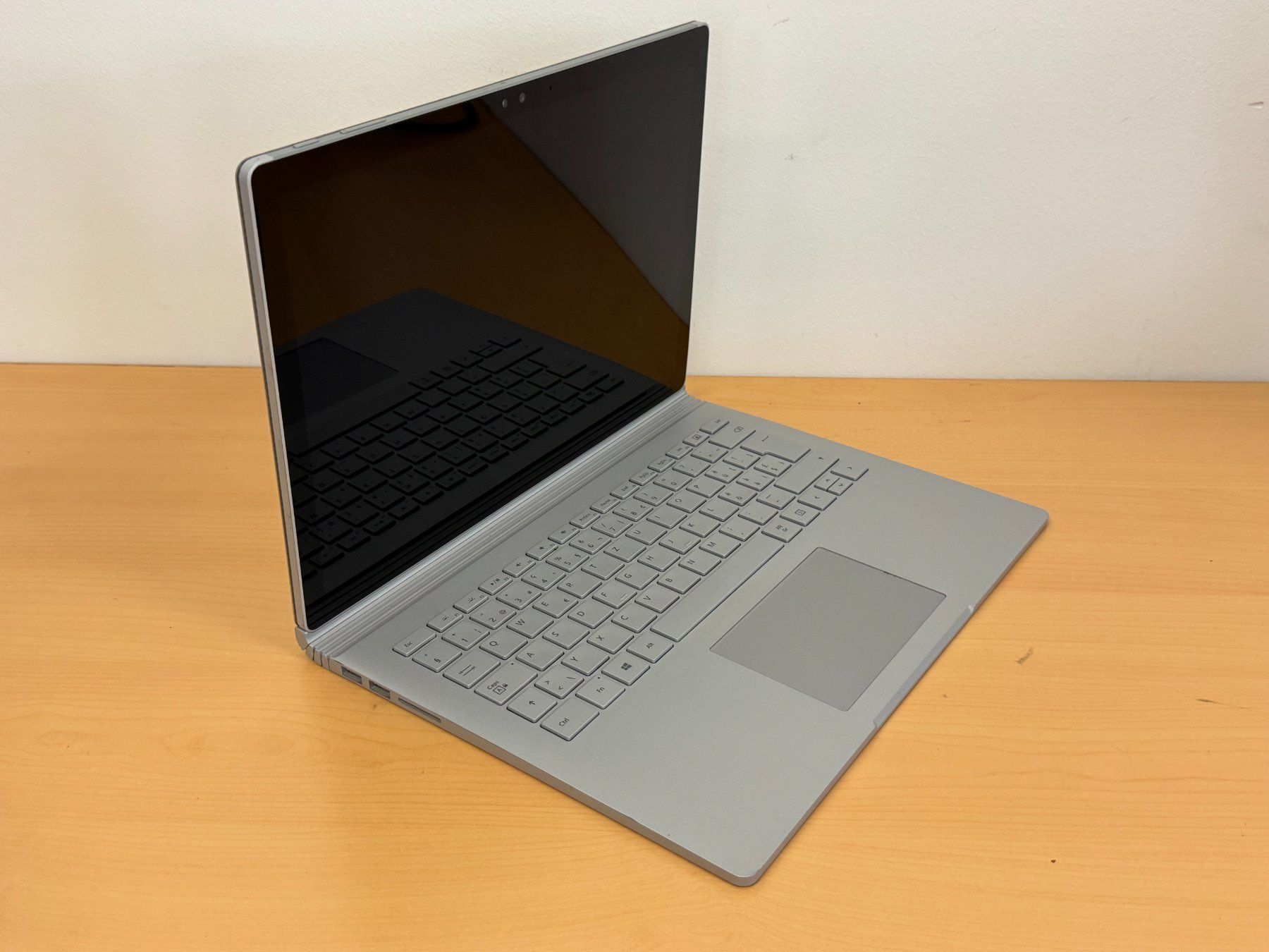Microsoft Notebook: Microsoft Surface Book i7-6600U 8GB, 256GB mit Windows 10Pro – Usato da Ebmatingen venduto da Revivetrade 2