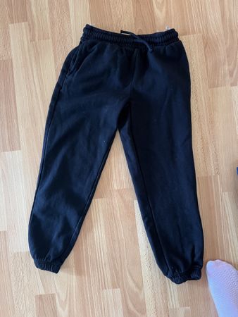 C&A Jogginghose schwarz Grösse 140cm 10J guter Zustand