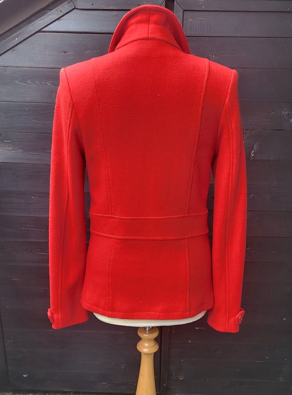 Vestes: Veste rouge  – D'occasion à Fribourg par VictoriaShop7 1
