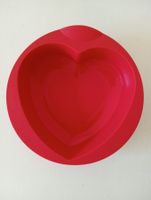 Tupperware Backform in Herz-Form aus Silikon Rot